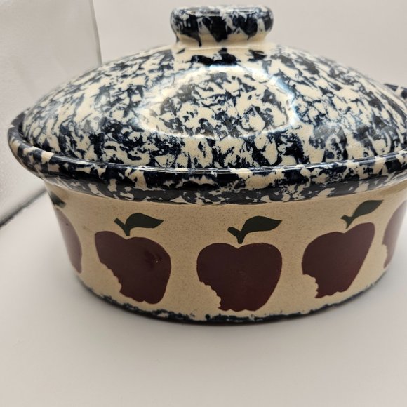 Stonewear Lidded Cassarole Dish. Green Sponged w/ Apple Design - Picture 9 of 9